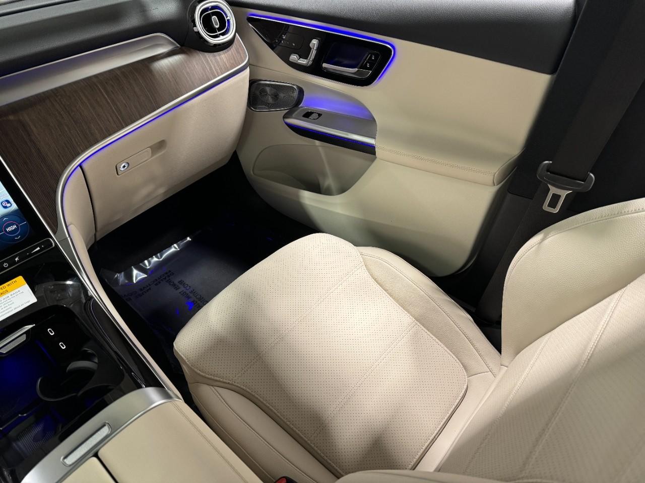 Mercedes-Benz GLC Vehicle Full-screen Gallery Image 15