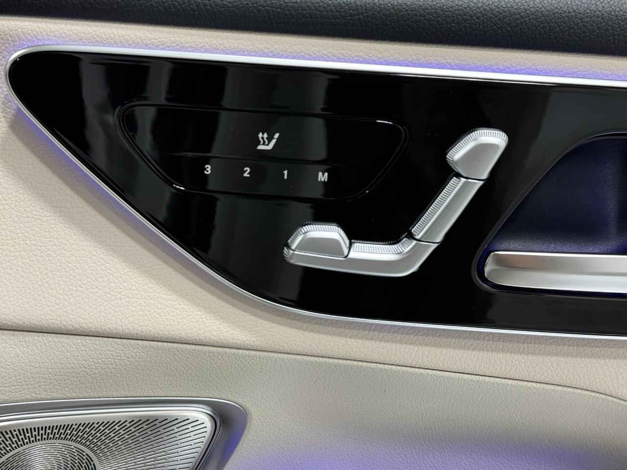 Mercedes-Benz GLC Vehicle Full-screen Gallery Image 19