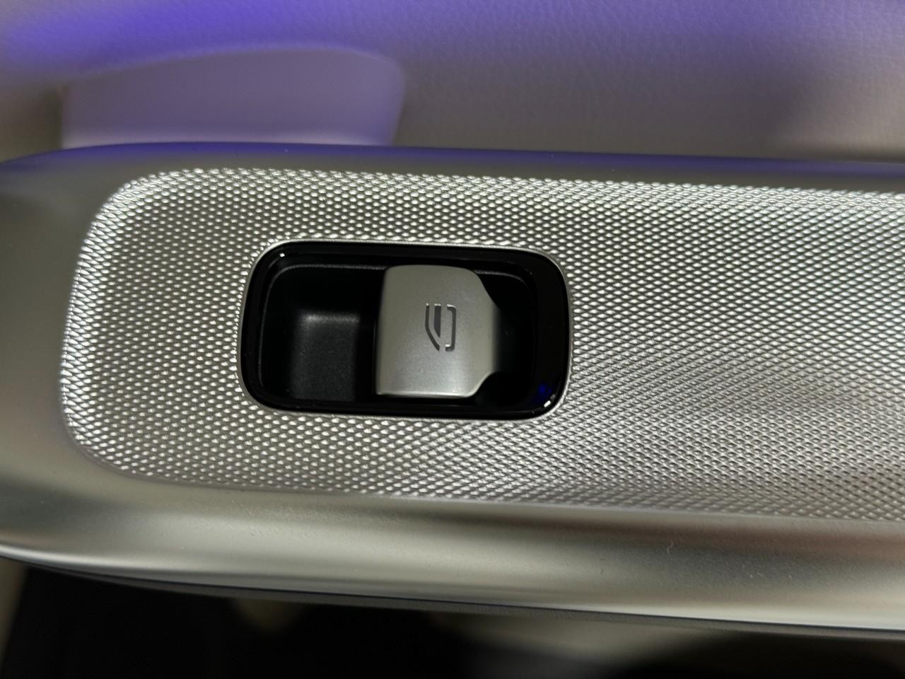 Mercedes-Benz GLC Vehicle Full-screen Gallery Image 21