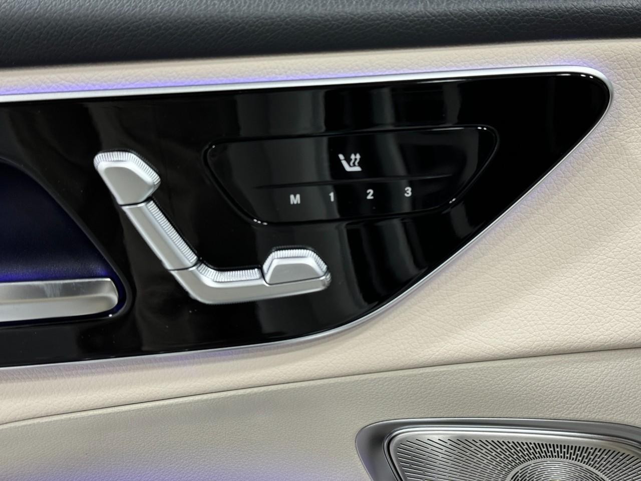 Mercedes-Benz GLC Vehicle Full-screen Gallery Image 22