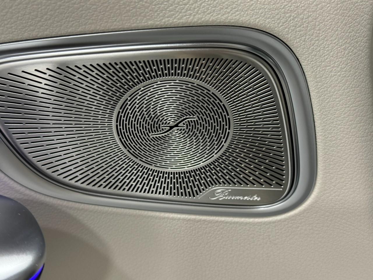 Mercedes-Benz GLC Vehicle Full-screen Gallery Image 25