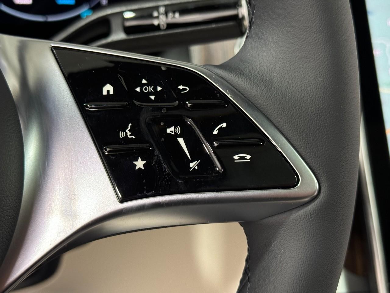 Mercedes-Benz GLC Vehicle Full-screen Gallery Image 33