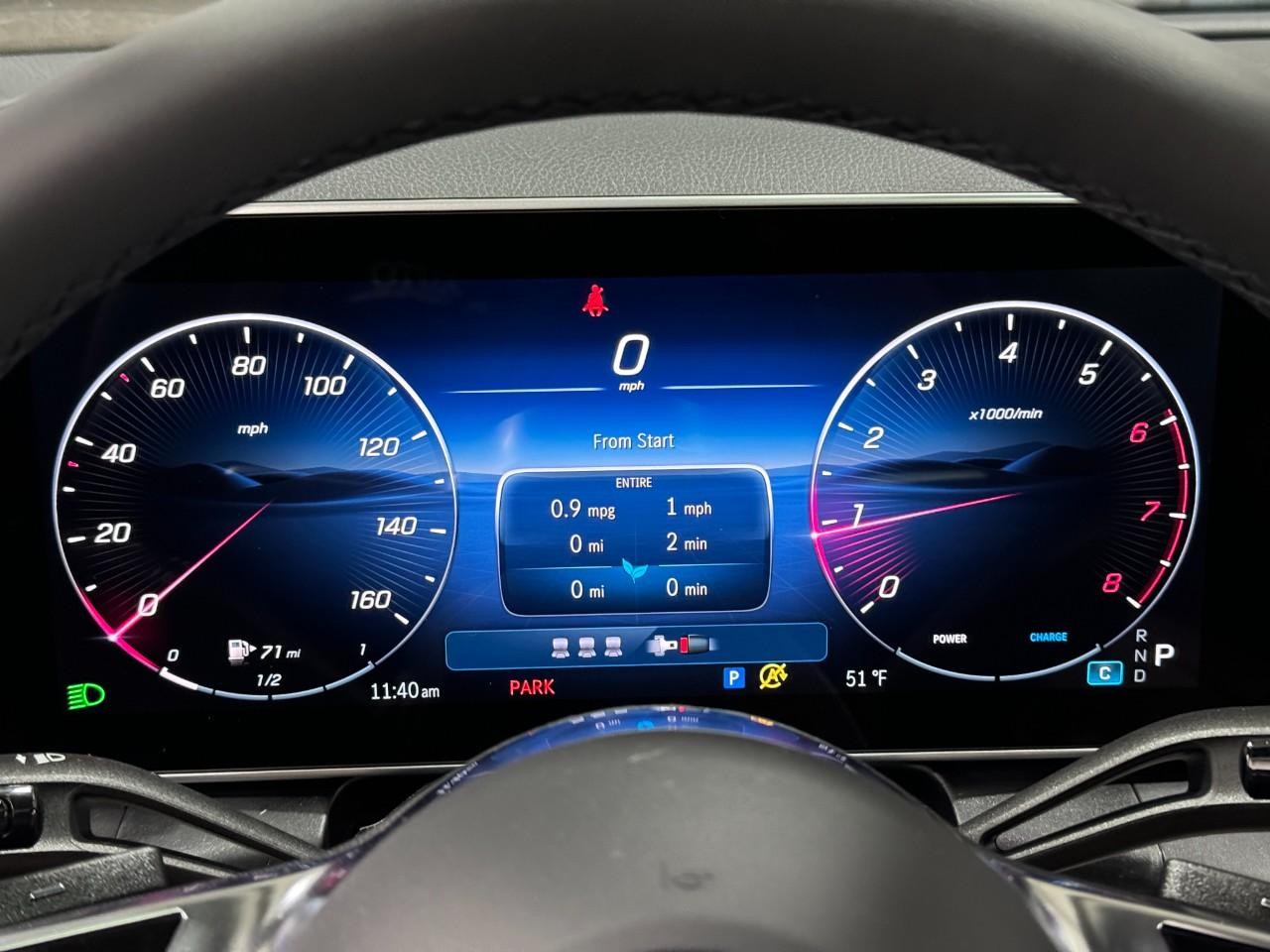 Mercedes-Benz GLC Vehicle Full-screen Gallery Image 34