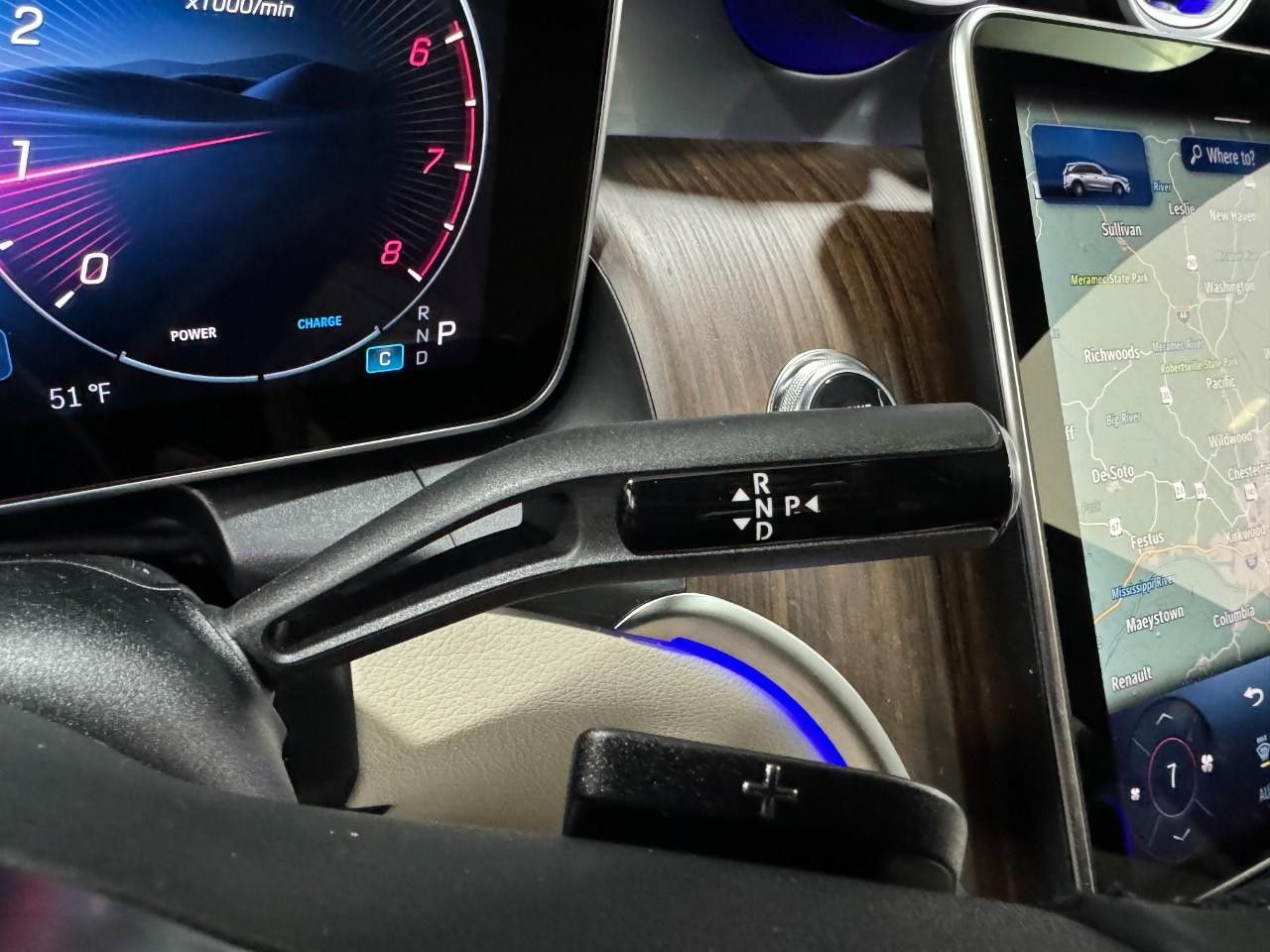 Mercedes-Benz GLC Vehicle Full-screen Gallery Image 35