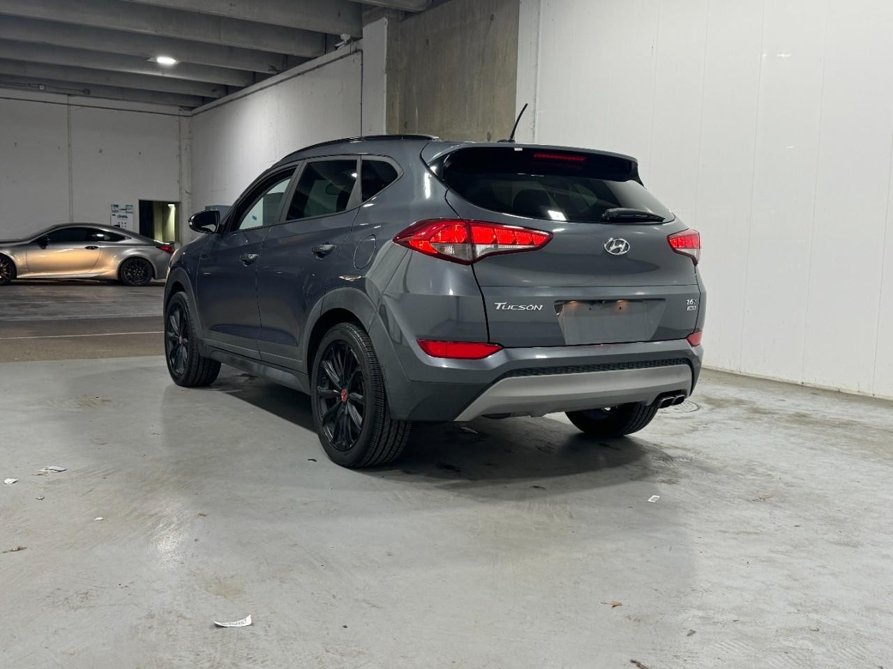 Hyundai Tucson Vehicle Full-screen Gallery Image 3