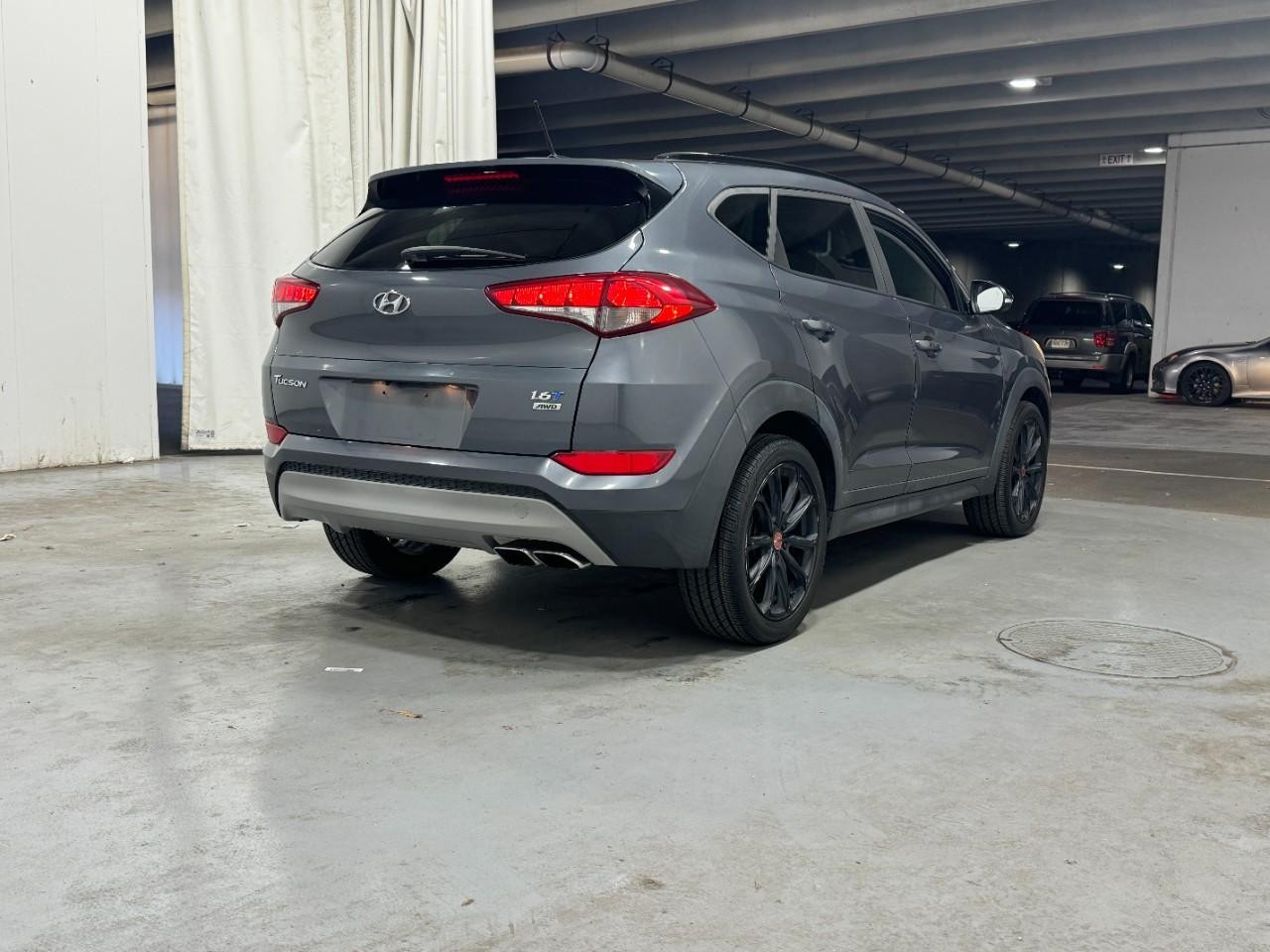 Hyundai Tucson Vehicle Full-screen Gallery Image 4