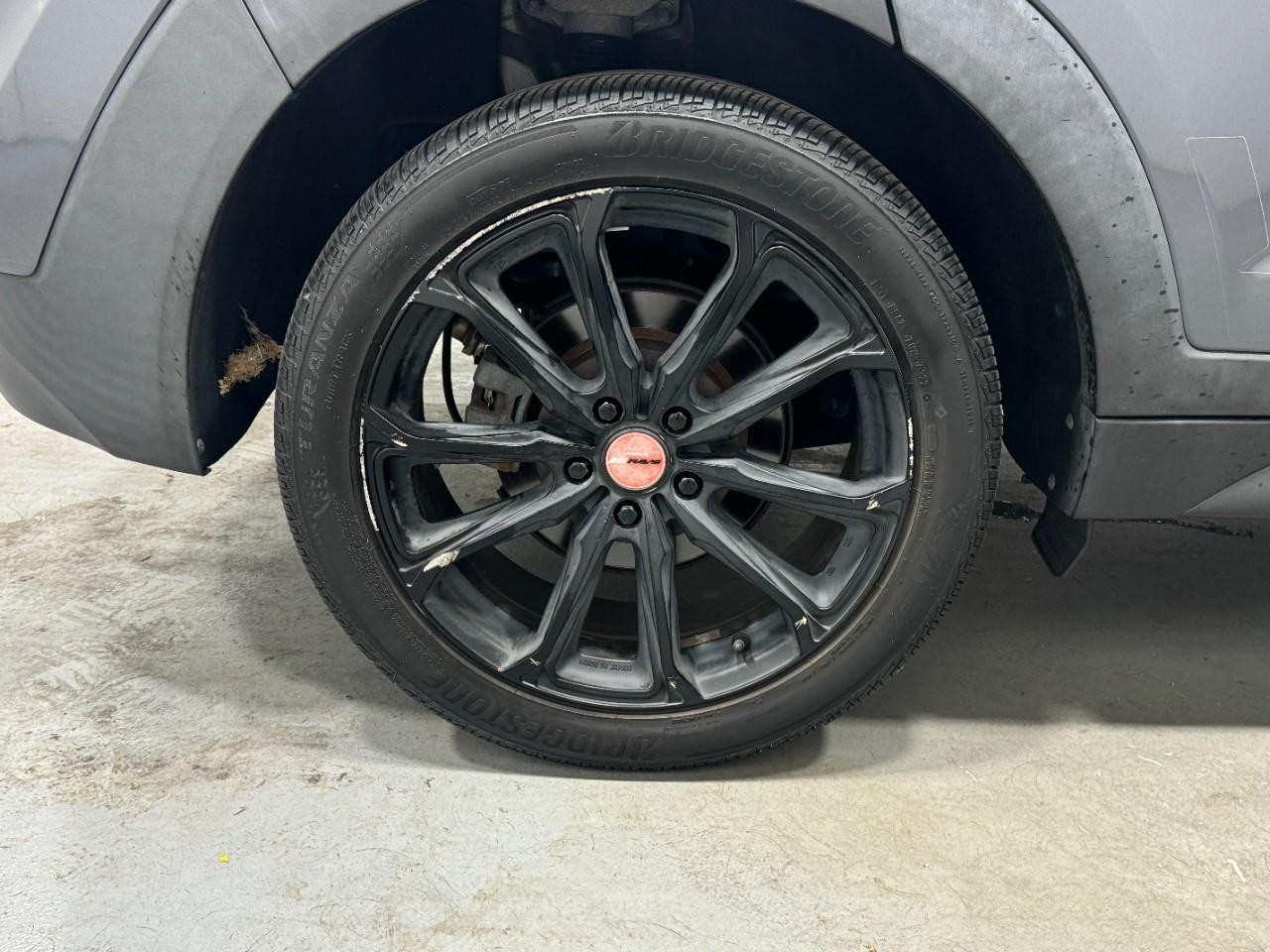 Hyundai Tucson Vehicle Full-screen Gallery Image 5