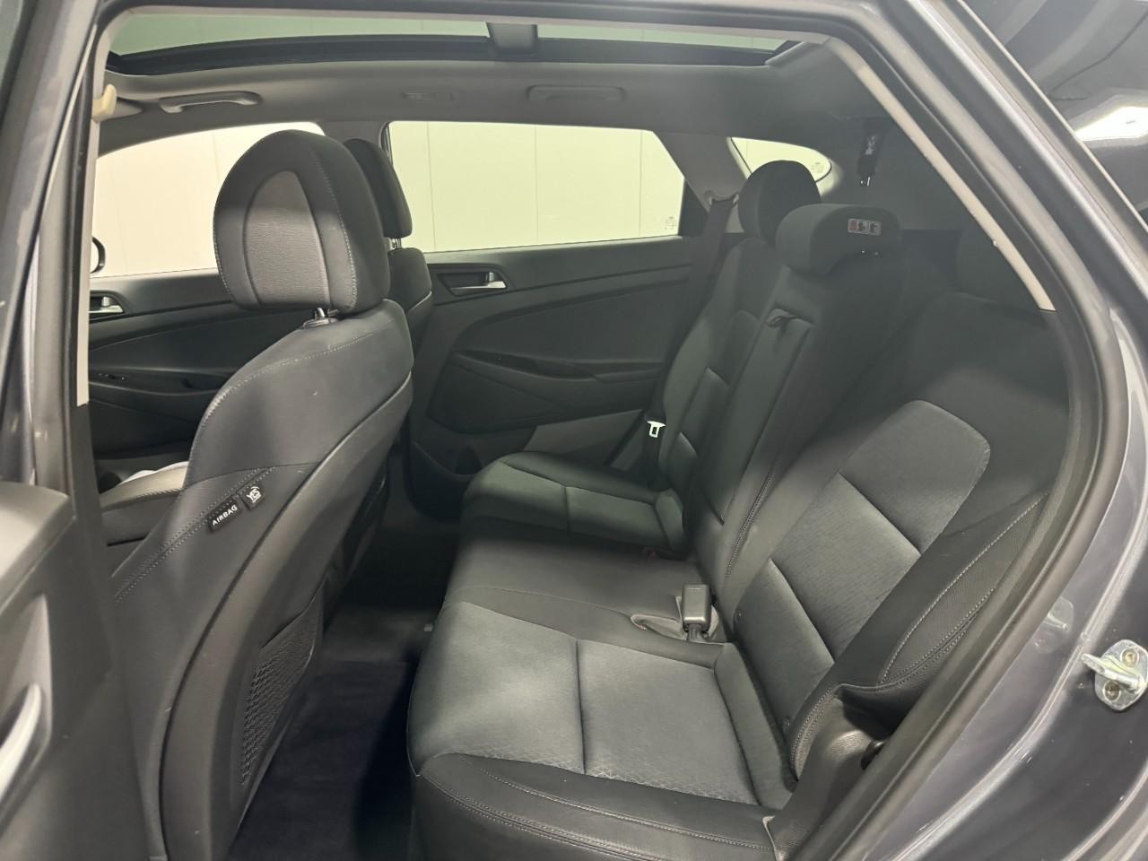 Hyundai Tucson Vehicle Full-screen Gallery Image 8