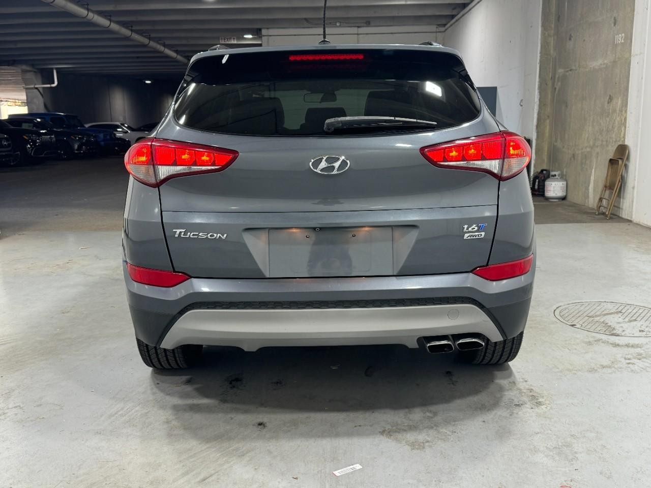 Hyundai Tucson Vehicle Full-screen Gallery Image 9