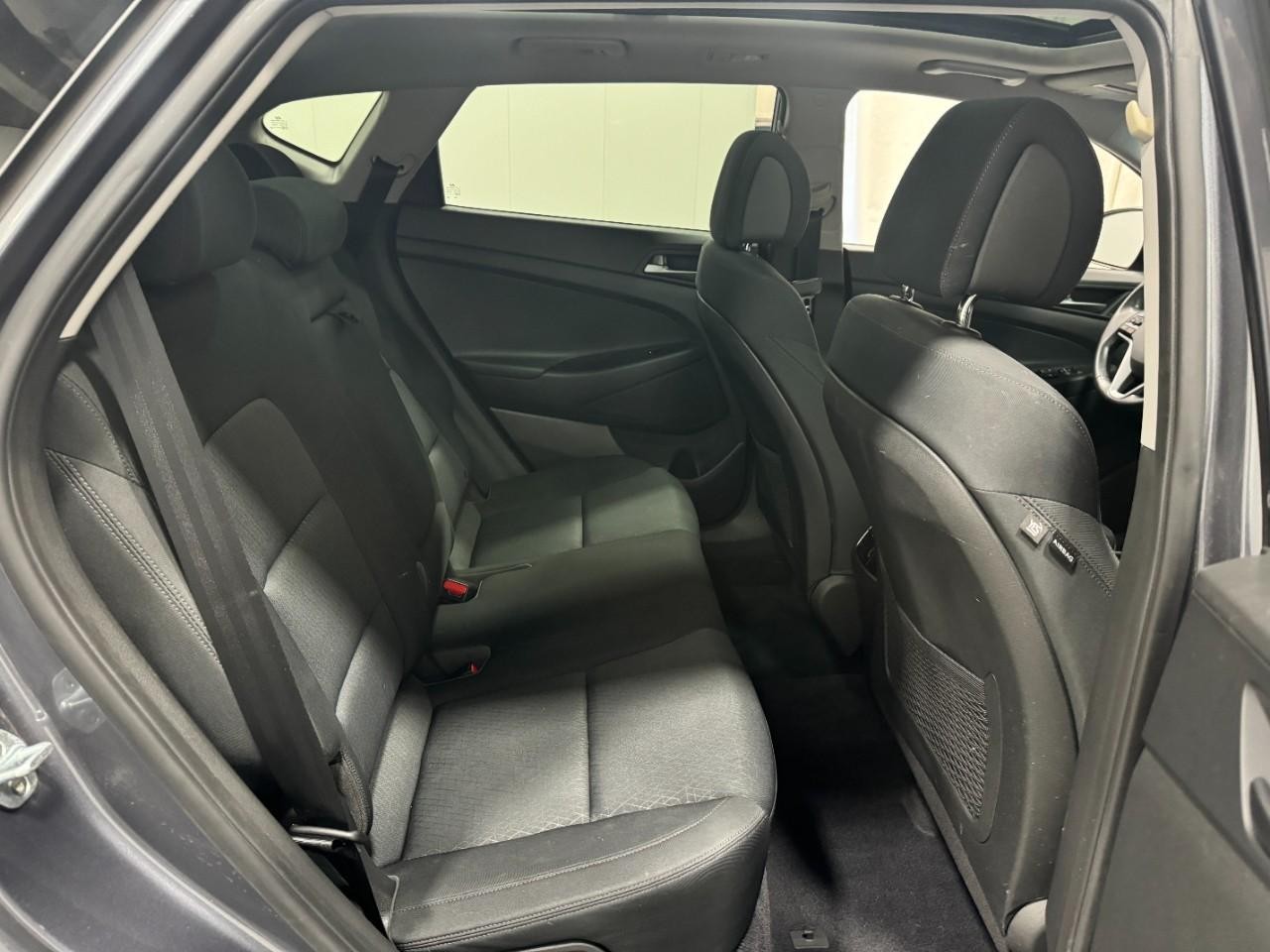 Hyundai Tucson Vehicle Full-screen Gallery Image 10