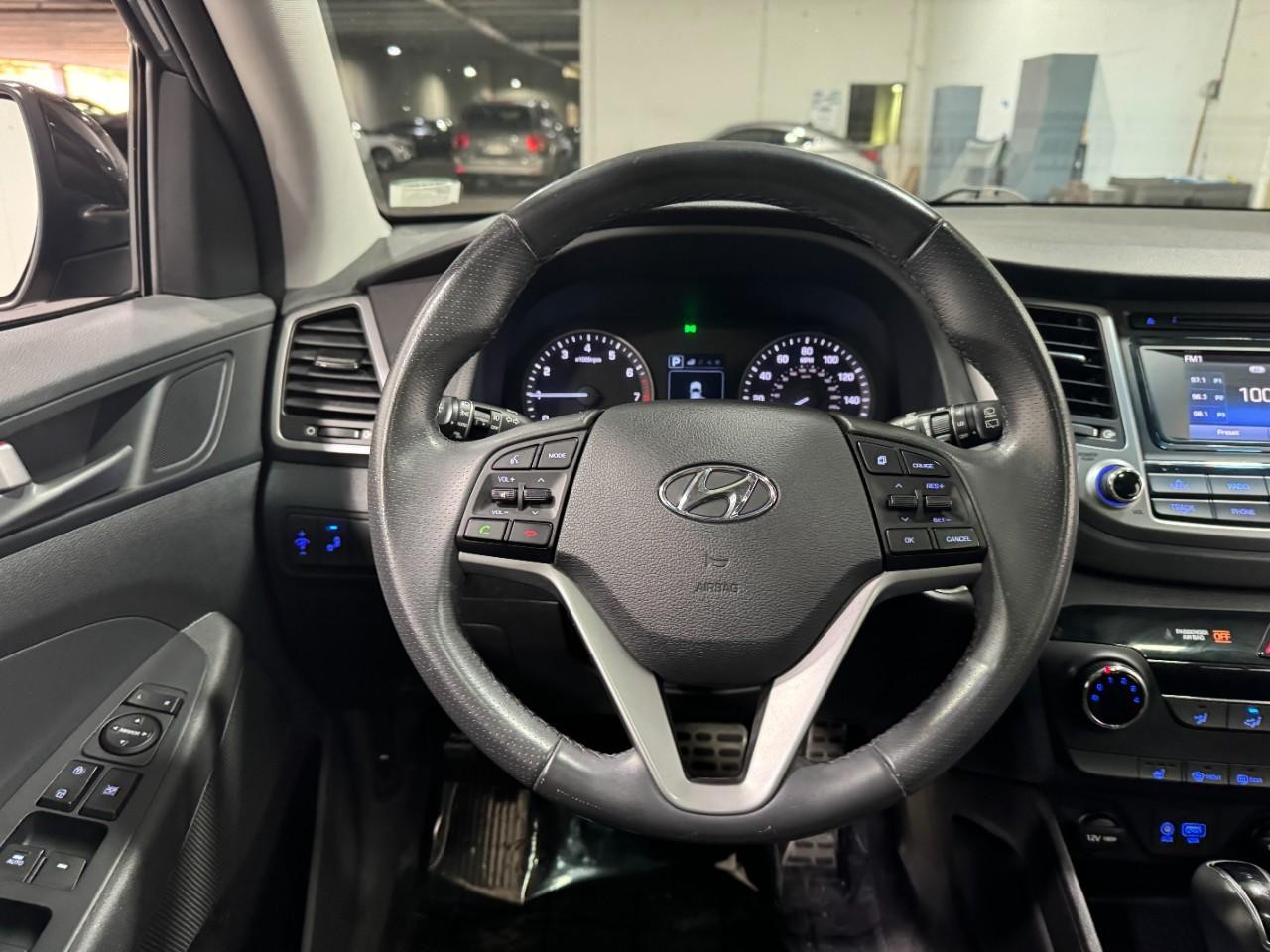 Hyundai Tucson Vehicle Full-screen Gallery Image 13