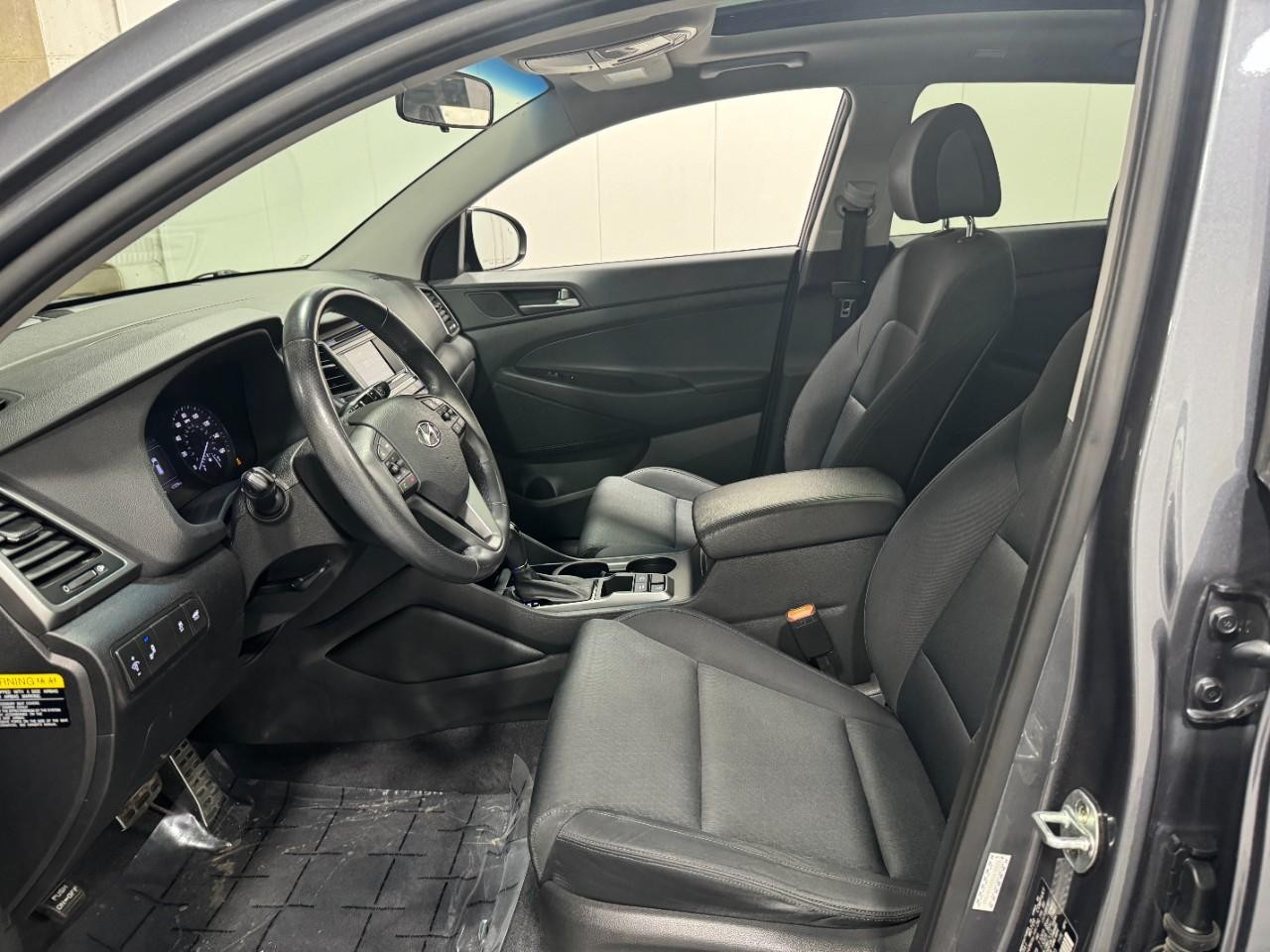 Hyundai Tucson Vehicle Full-screen Gallery Image 23