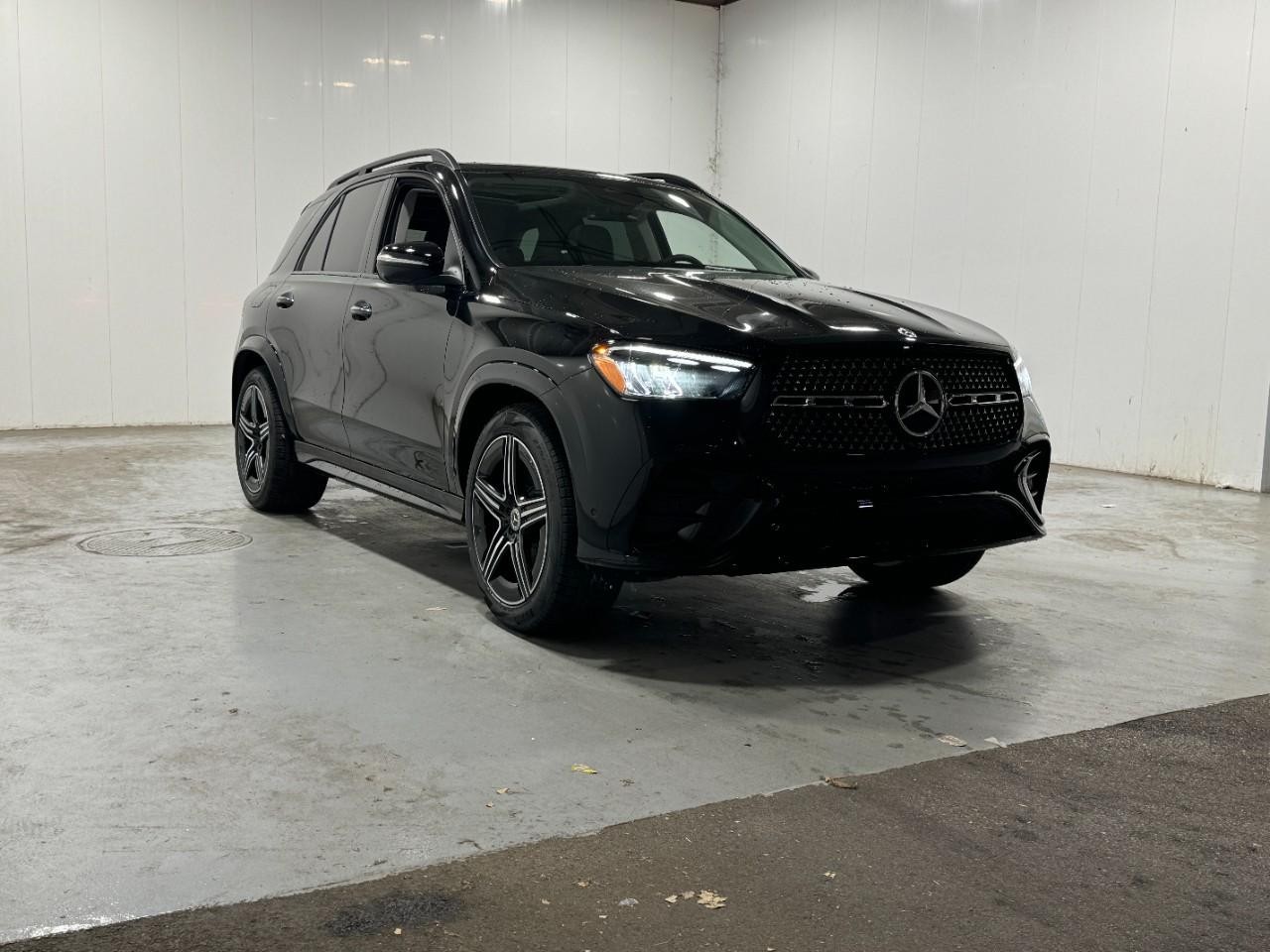 Mercedes-Benz GLE Vehicle Full-screen Gallery Image 6