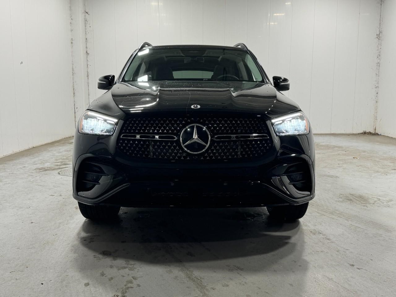 Mercedes-Benz GLE Vehicle Full-screen Gallery Image 7