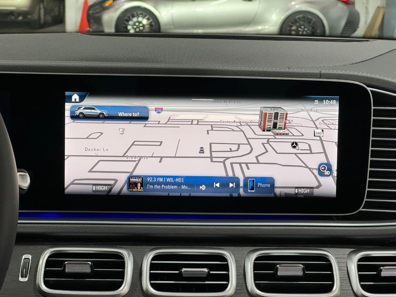 Mercedes-Benz GLE Vehicle Full-screen Gallery Image 14