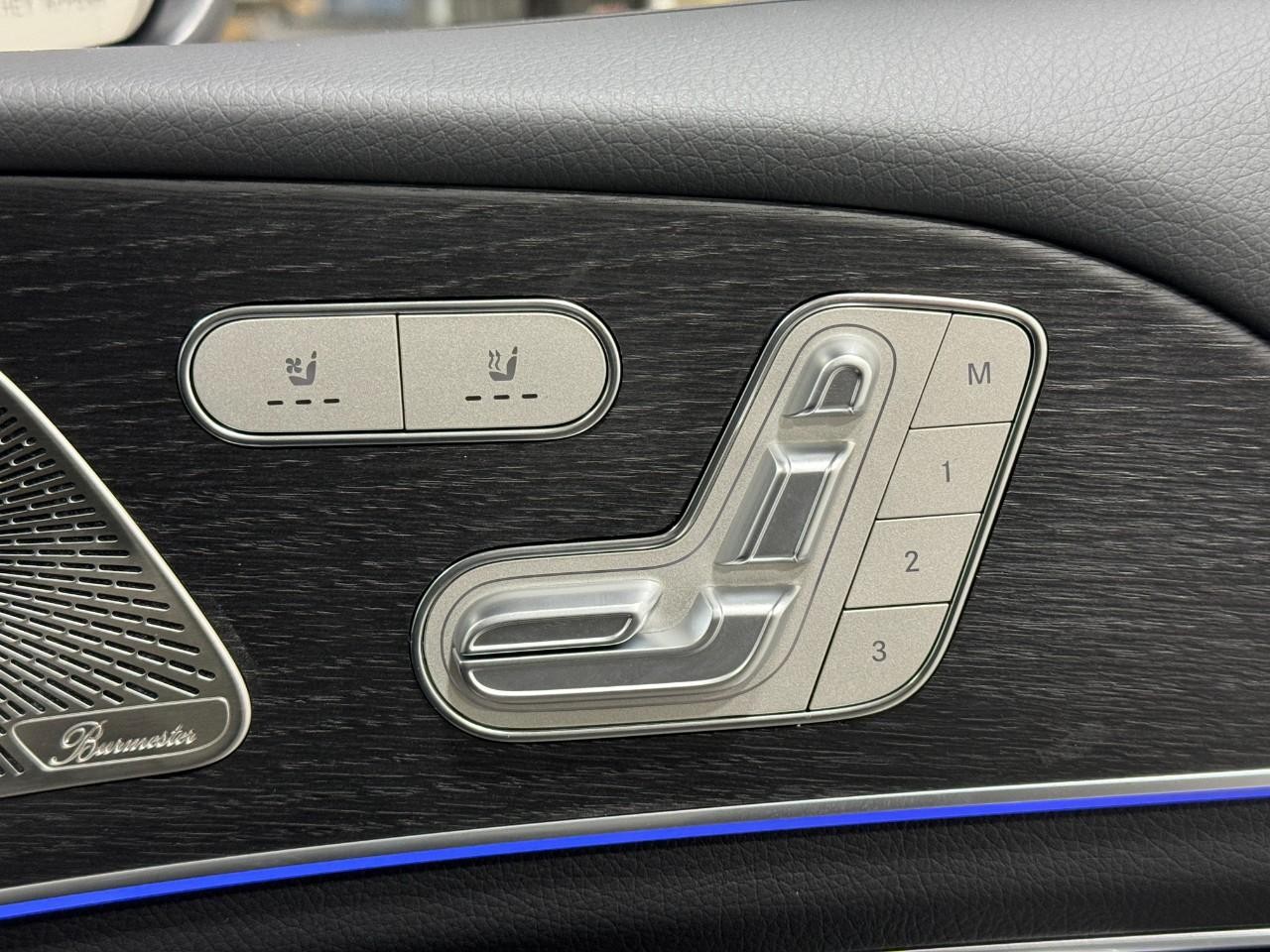 Mercedes-Benz GLE Vehicle Full-screen Gallery Image 21