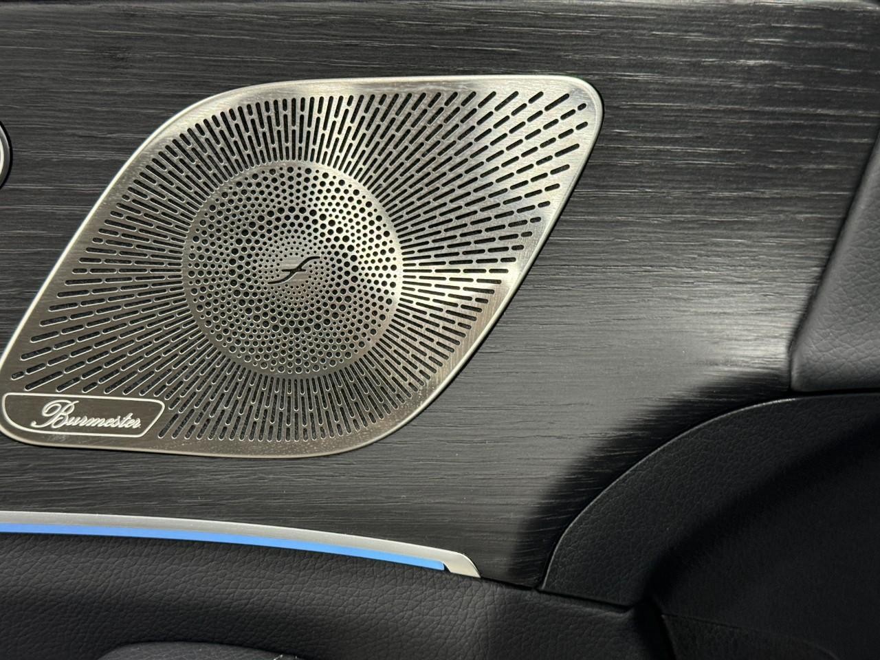 Mercedes-Benz GLE Vehicle Full-screen Gallery Image 24