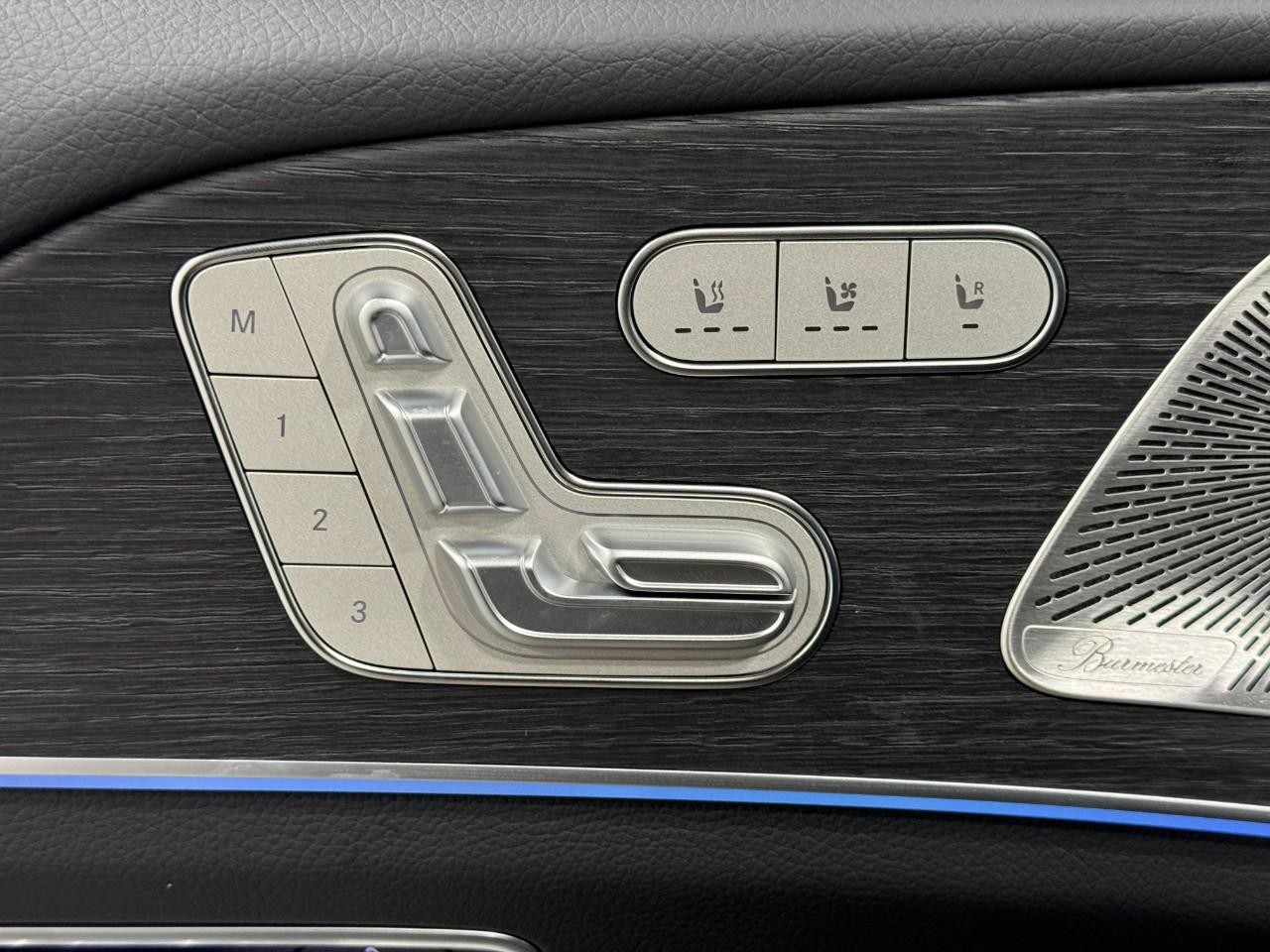 Mercedes-Benz GLE Vehicle Full-screen Gallery Image 25