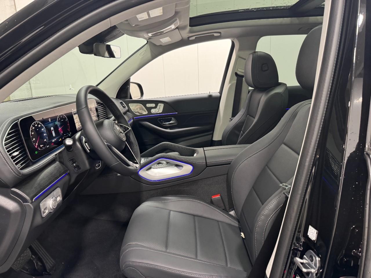 Mercedes-Benz GLE Vehicle Full-screen Gallery Image 29