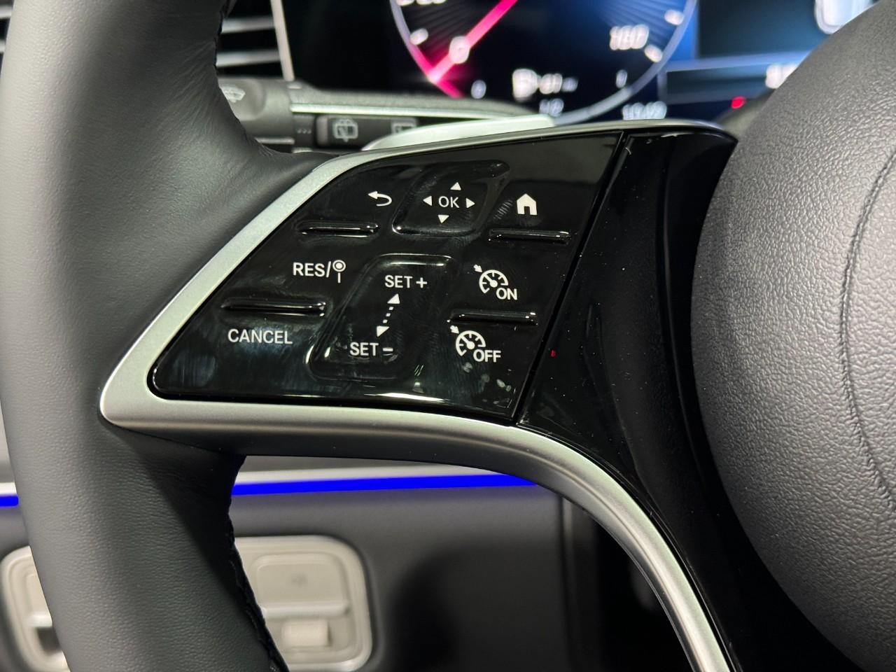 Mercedes-Benz GLE Vehicle Full-screen Gallery Image 33