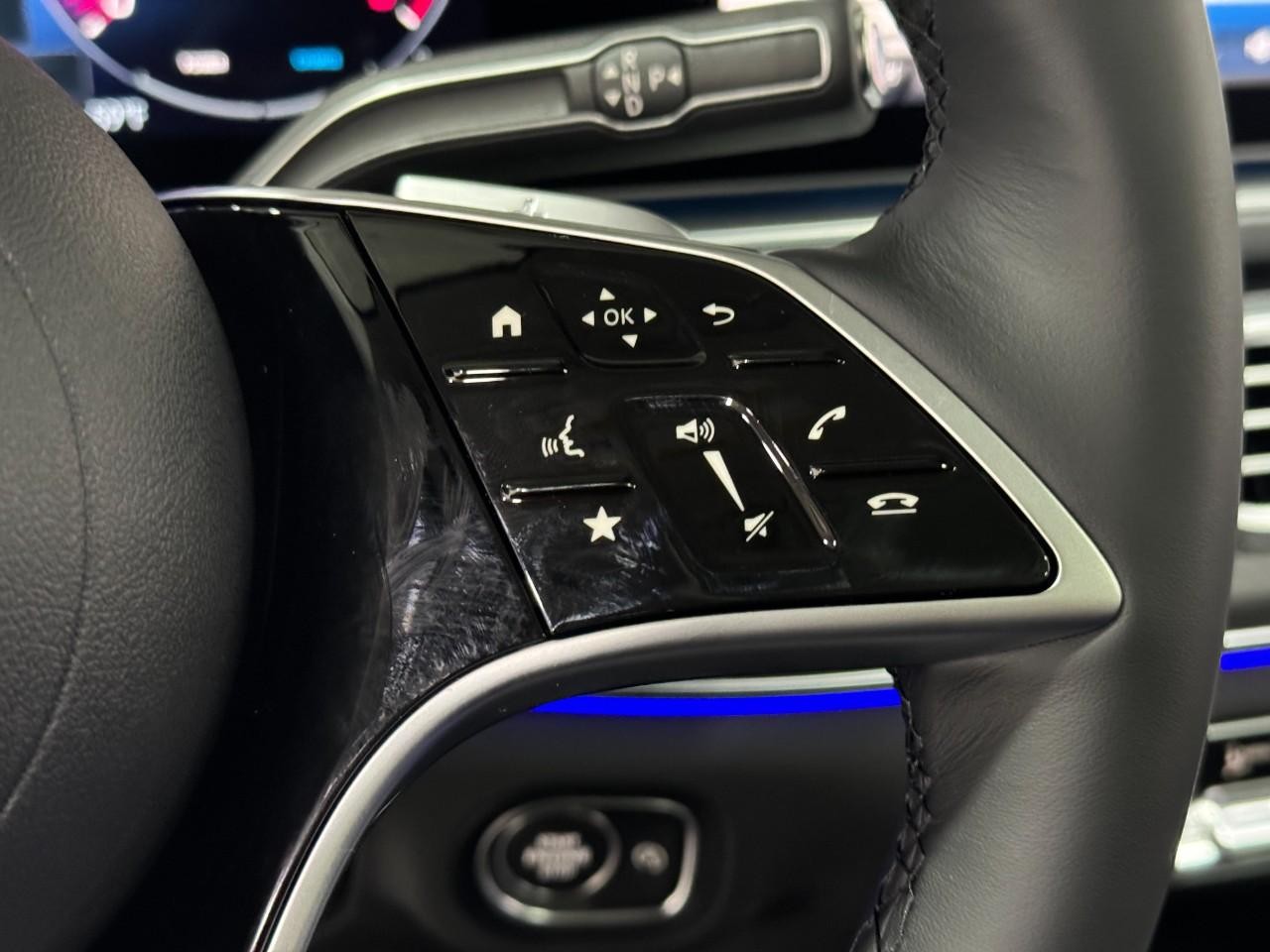 Mercedes-Benz GLE Vehicle Full-screen Gallery Image 34