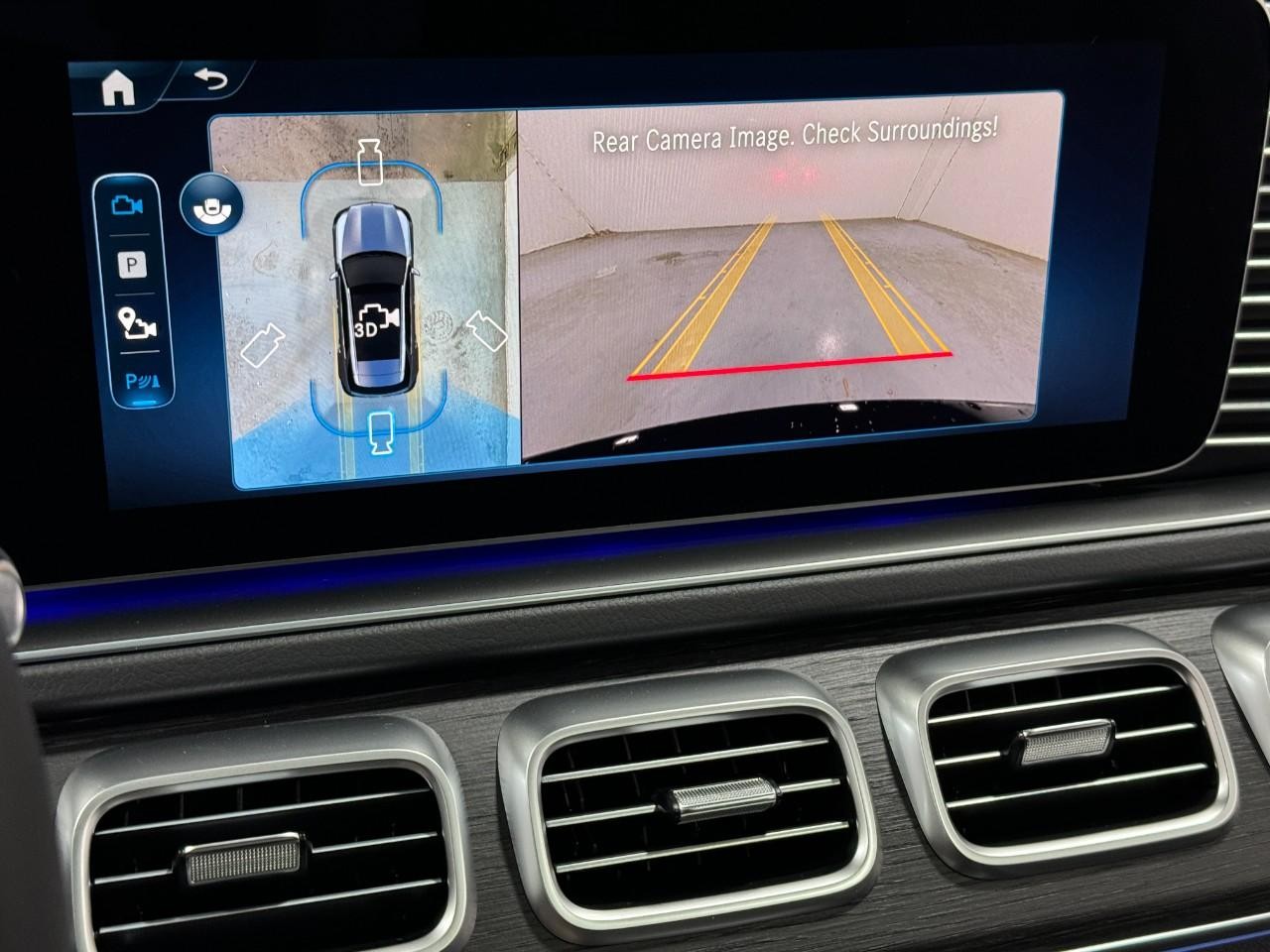 Mercedes-Benz GLE Vehicle Full-screen Gallery Image 37