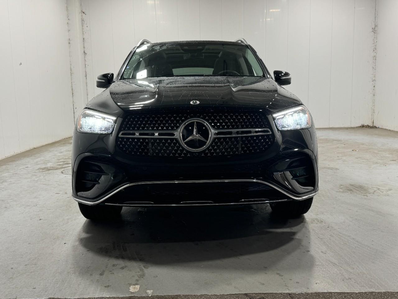 Mercedes-Benz GLE Vehicle Full-screen Gallery Image 7