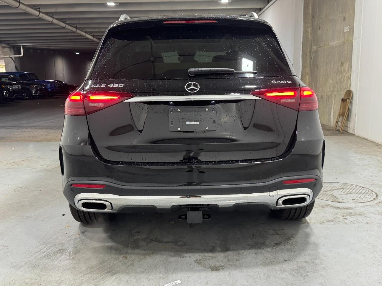 Mercedes-Benz GLE Vehicle Full-screen Gallery Image 9