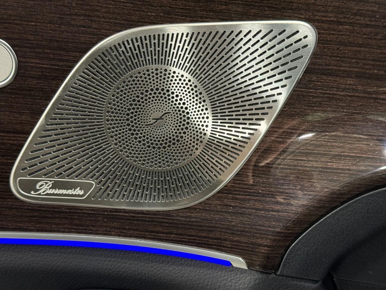 Mercedes-Benz GLE Vehicle Full-screen Gallery Image 23