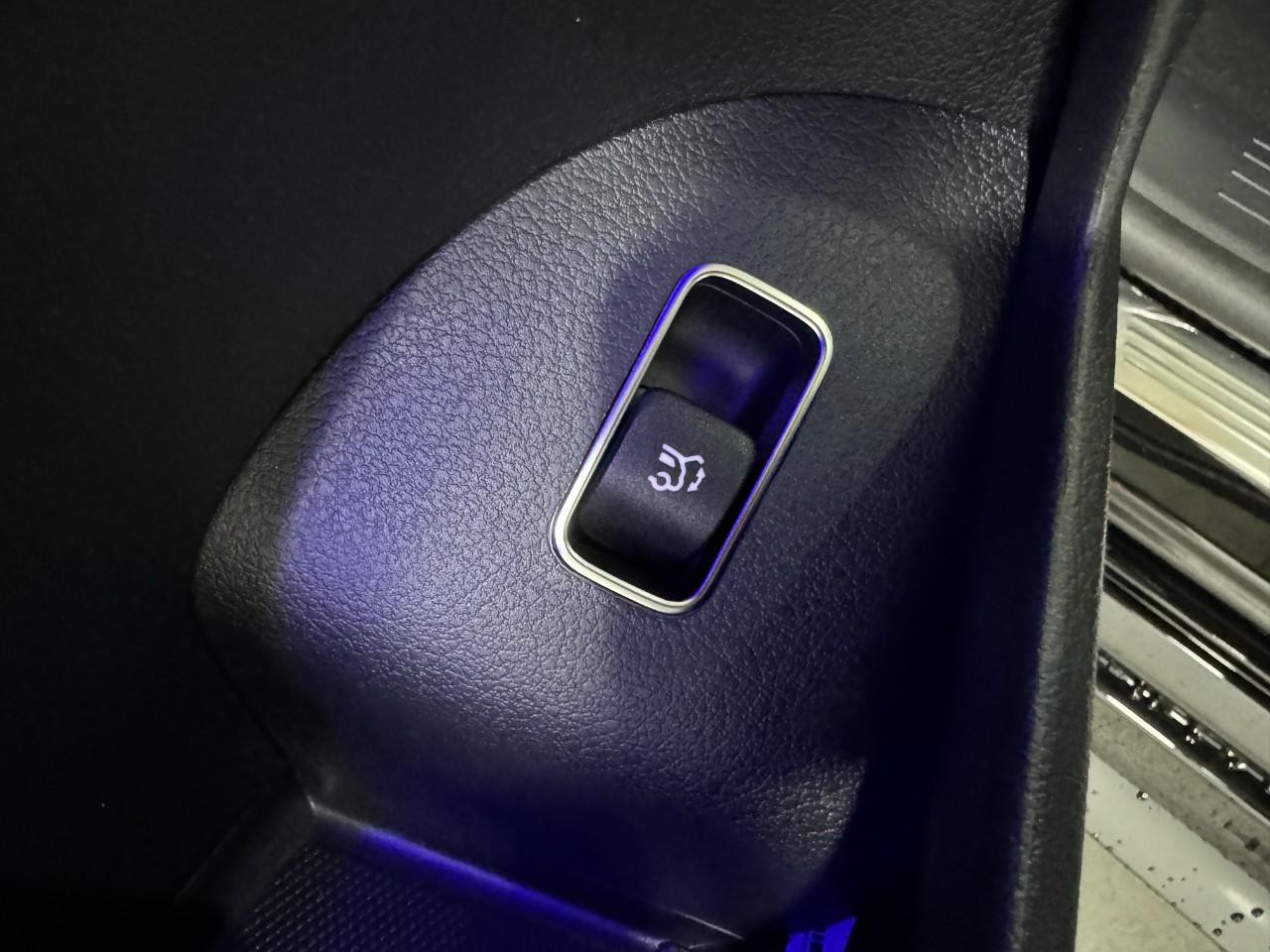 Mercedes-Benz GLE Vehicle Full-screen Gallery Image 27