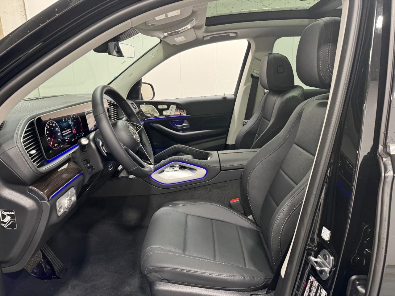 Mercedes-Benz GLE Vehicle Full-screen Gallery Image 28