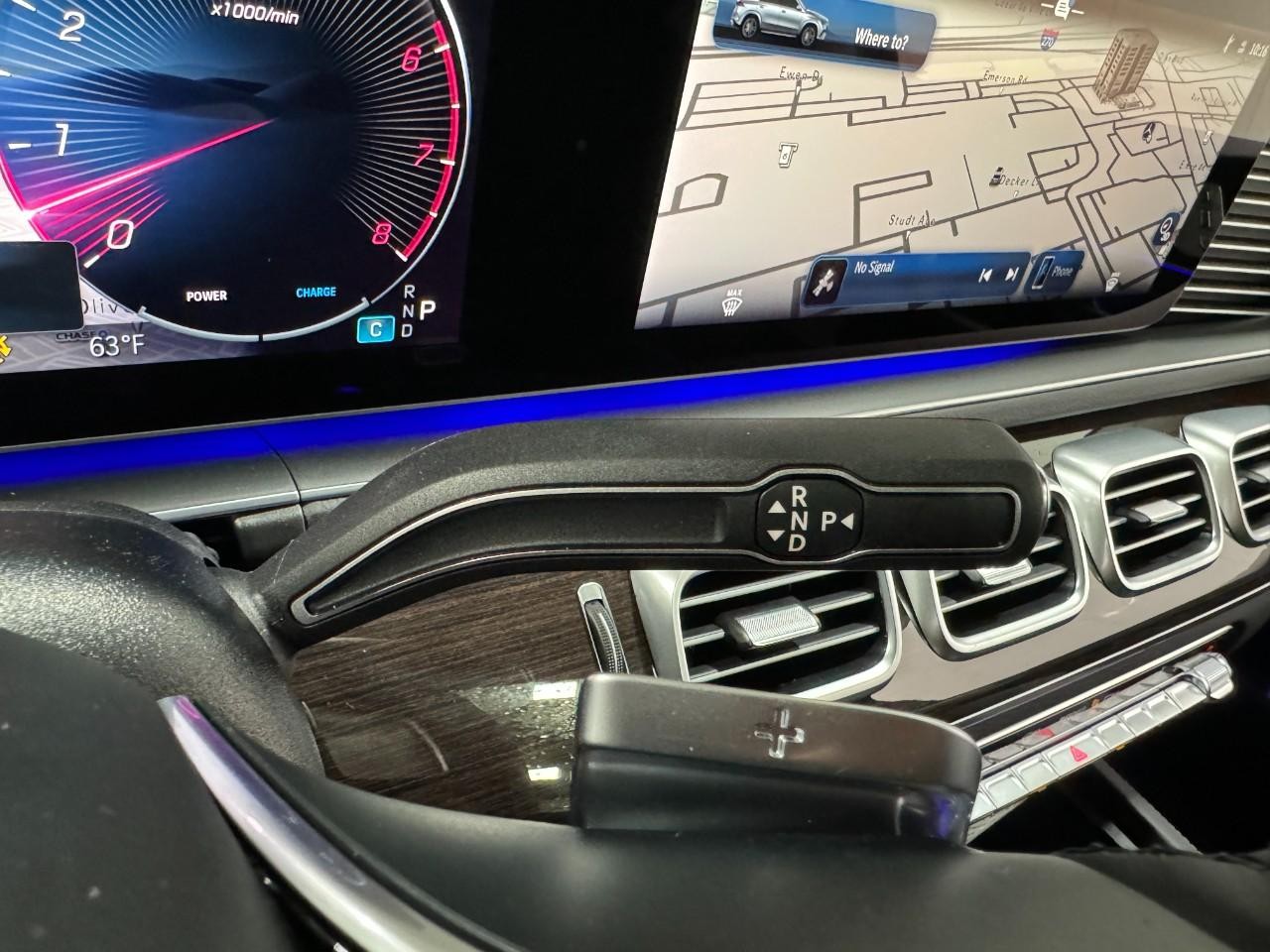 Mercedes-Benz GLE Vehicle Full-screen Gallery Image 35