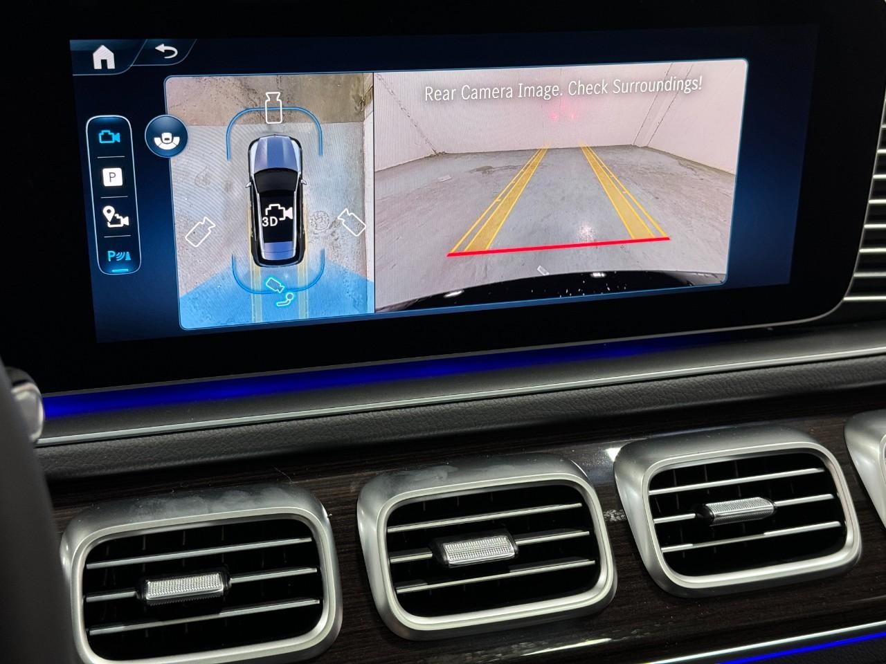 Mercedes-Benz GLE Vehicle Full-screen Gallery Image 36