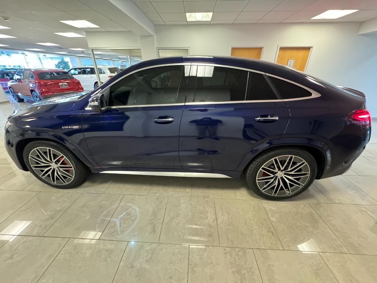 Mercedes-Benz GLE Vehicle Full-screen Gallery Image 2