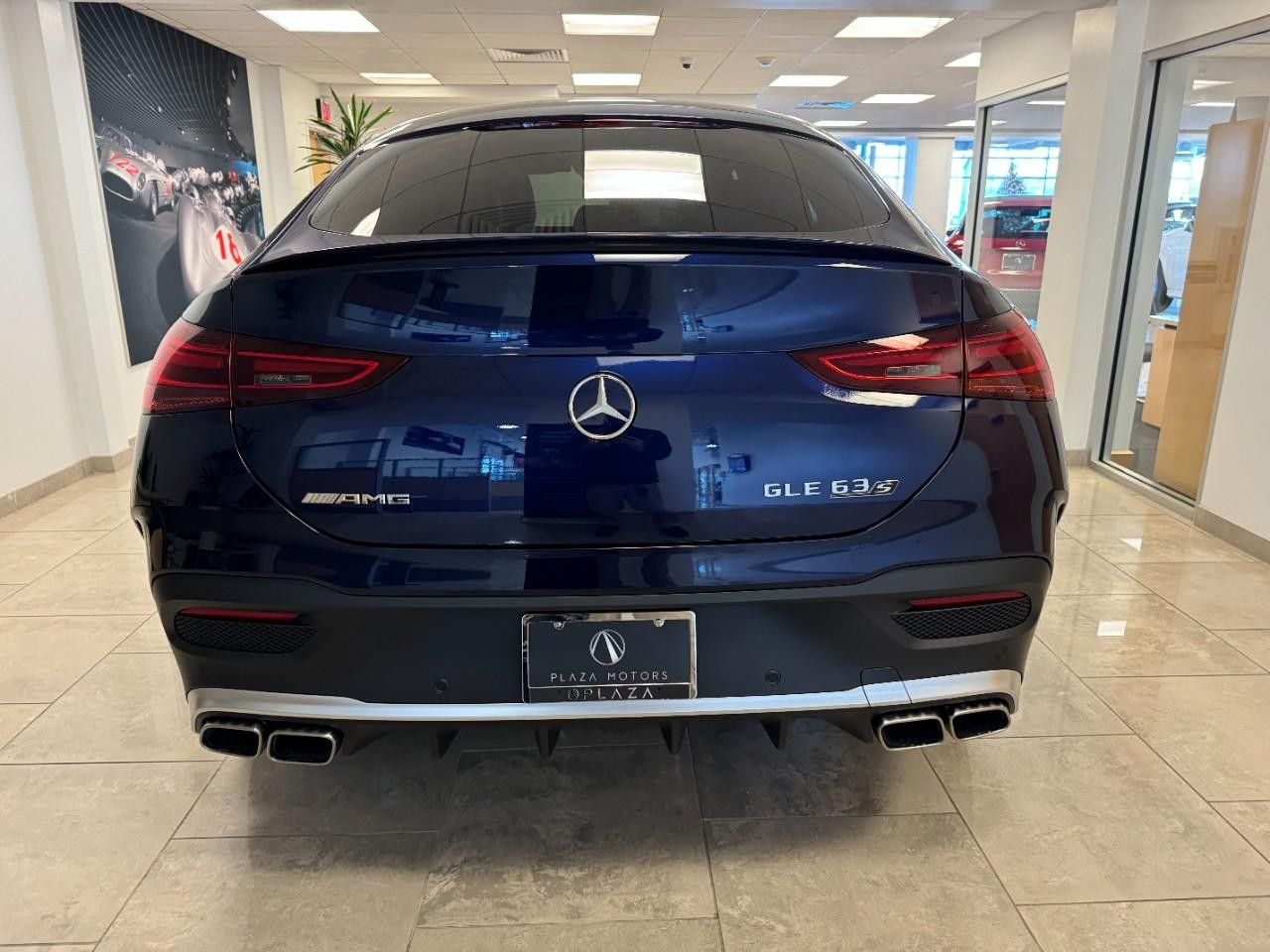 Mercedes-Benz GLE Vehicle Full-screen Gallery Image 9