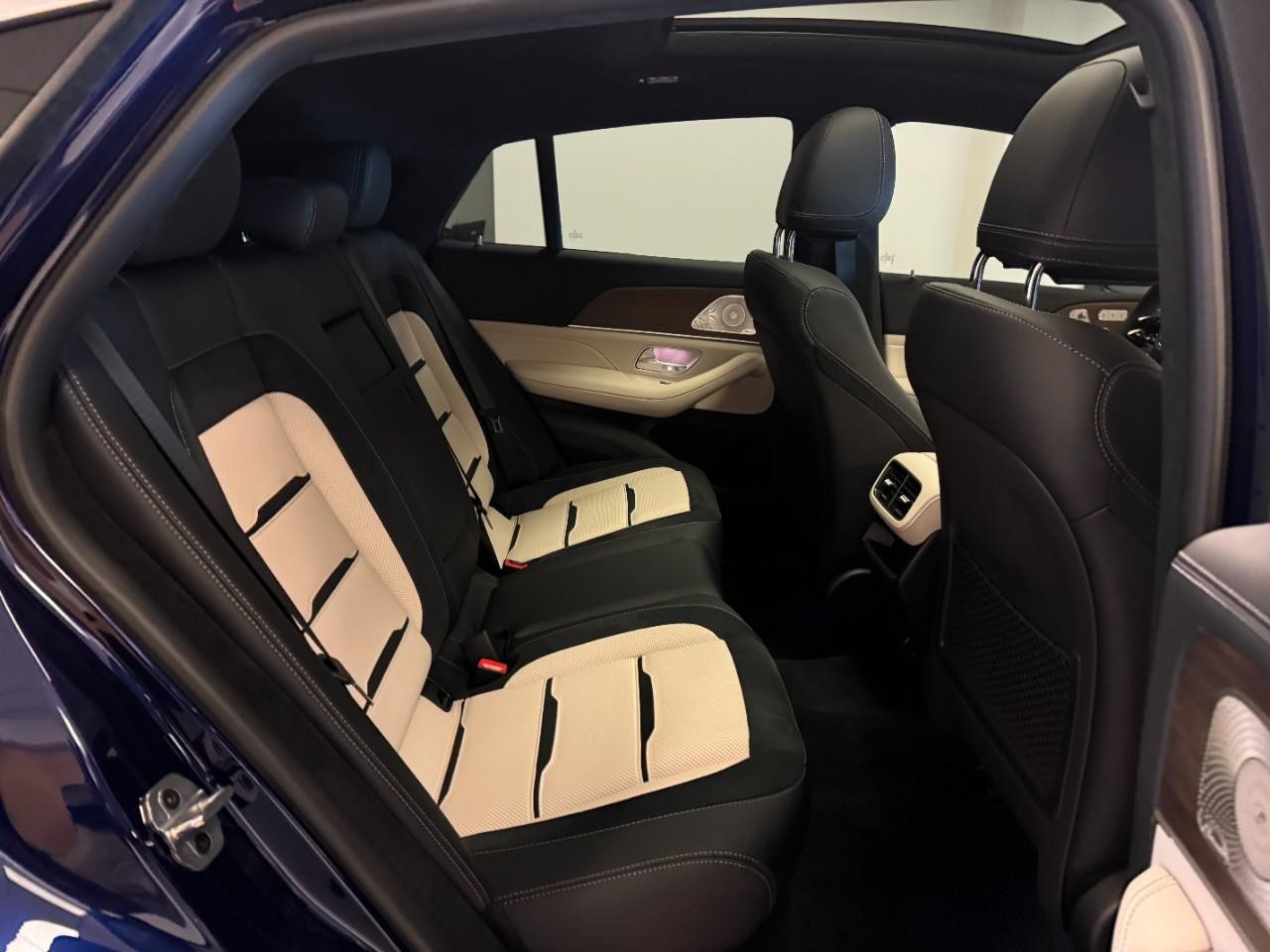 Mercedes-Benz GLE Vehicle Full-screen Gallery Image 10