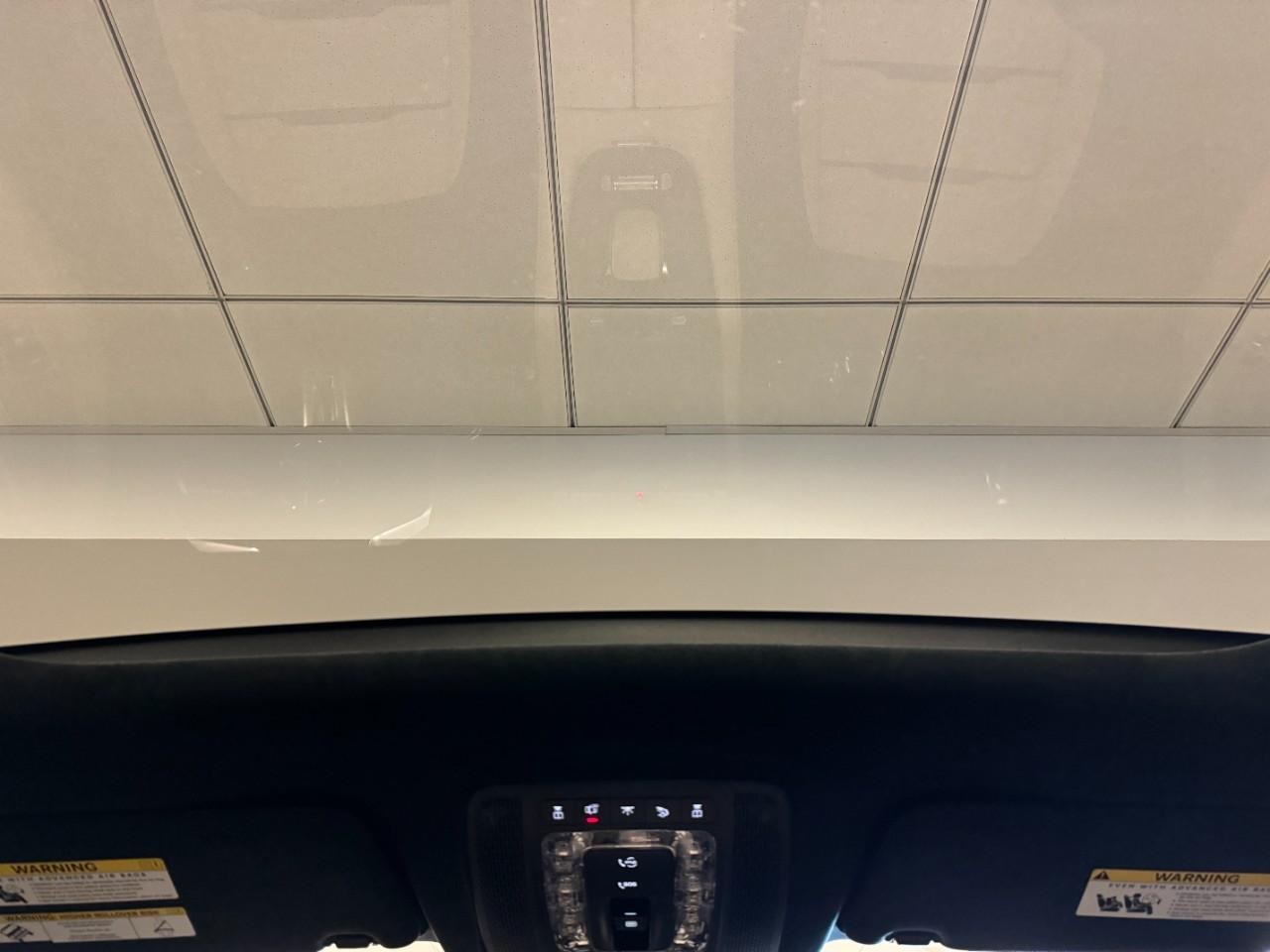 Mercedes-Benz GLE Vehicle Full-screen Gallery Image 11