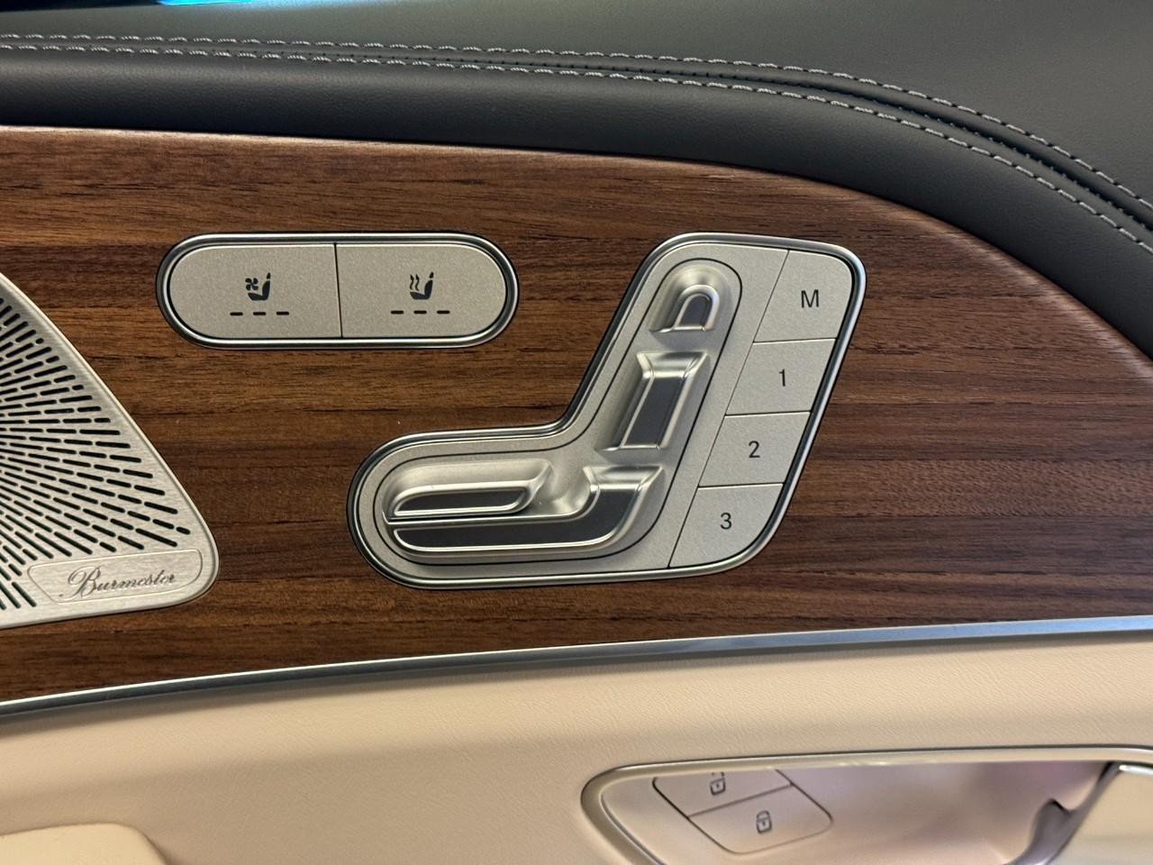 Mercedes-Benz GLE Vehicle Full-screen Gallery Image 20