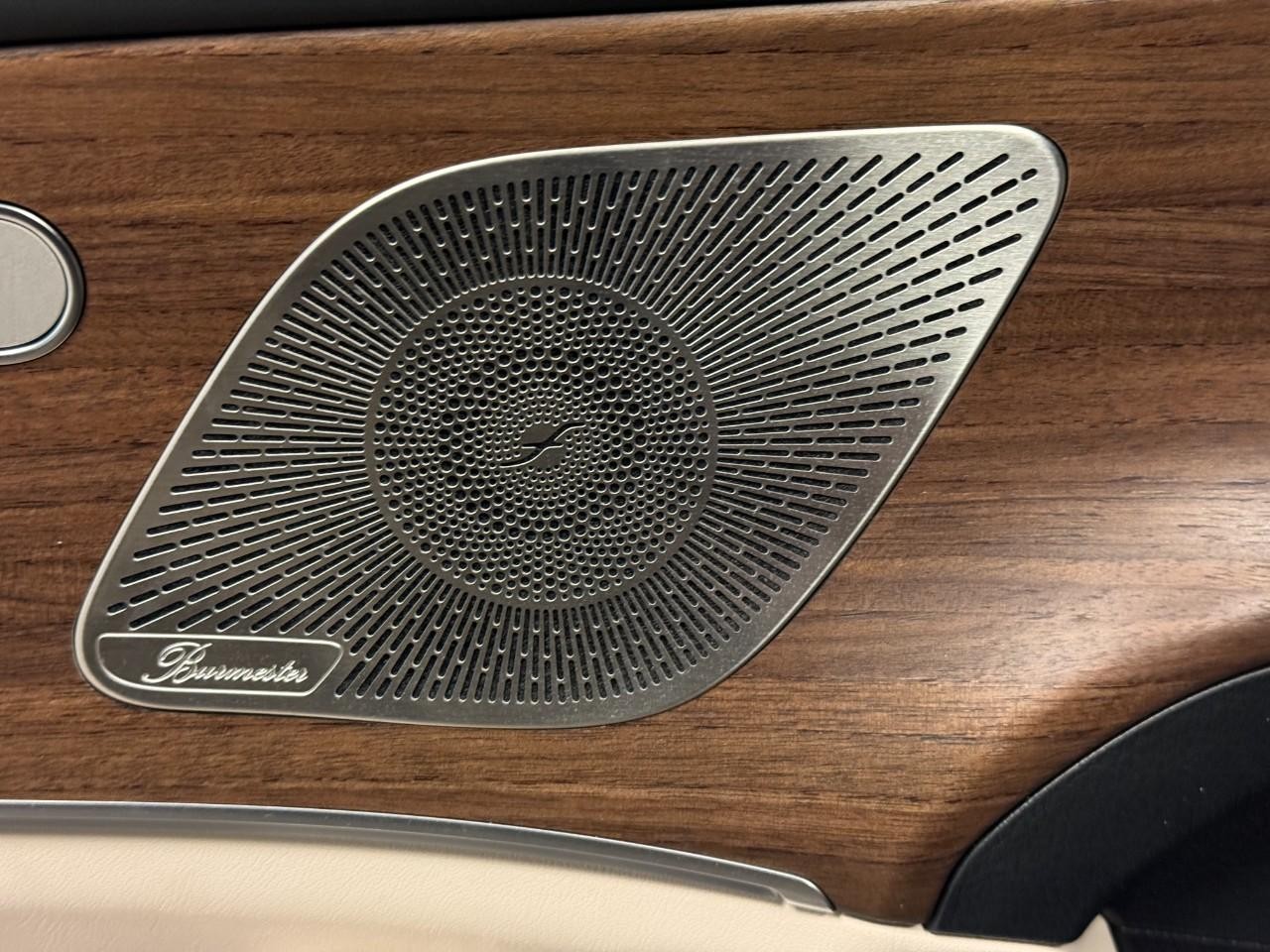 Mercedes-Benz GLE Vehicle Full-screen Gallery Image 23