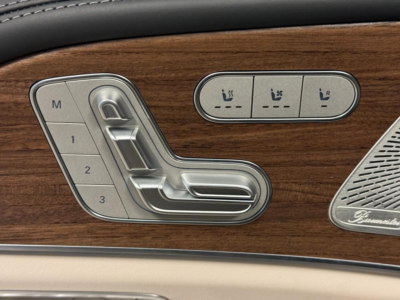 Mercedes-Benz GLE Vehicle Full-screen Gallery Image 24