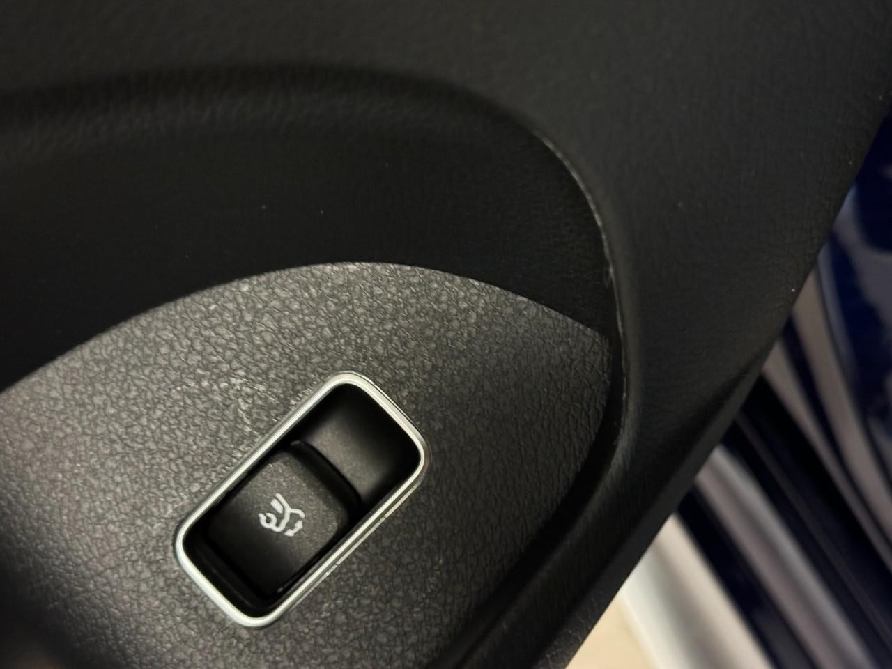 Mercedes-Benz GLE Vehicle Full-screen Gallery Image 27