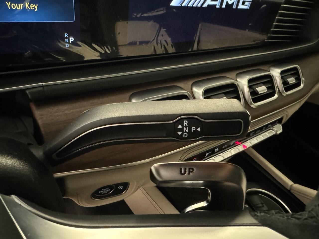 Mercedes-Benz GLE Vehicle Full-screen Gallery Image 34