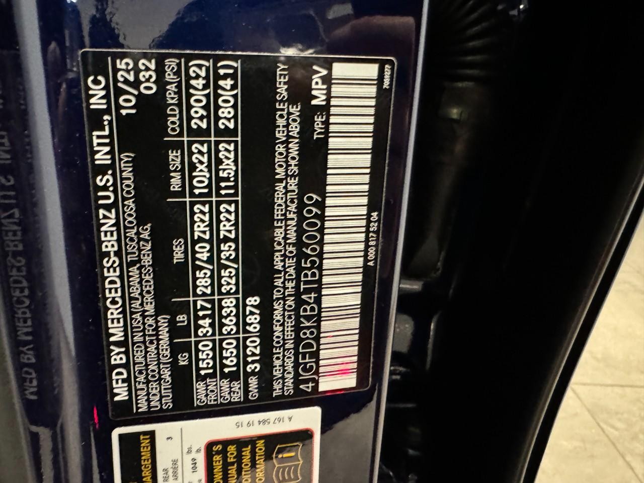 Mercedes-Benz GLE Vehicle Full-screen Gallery Image 35