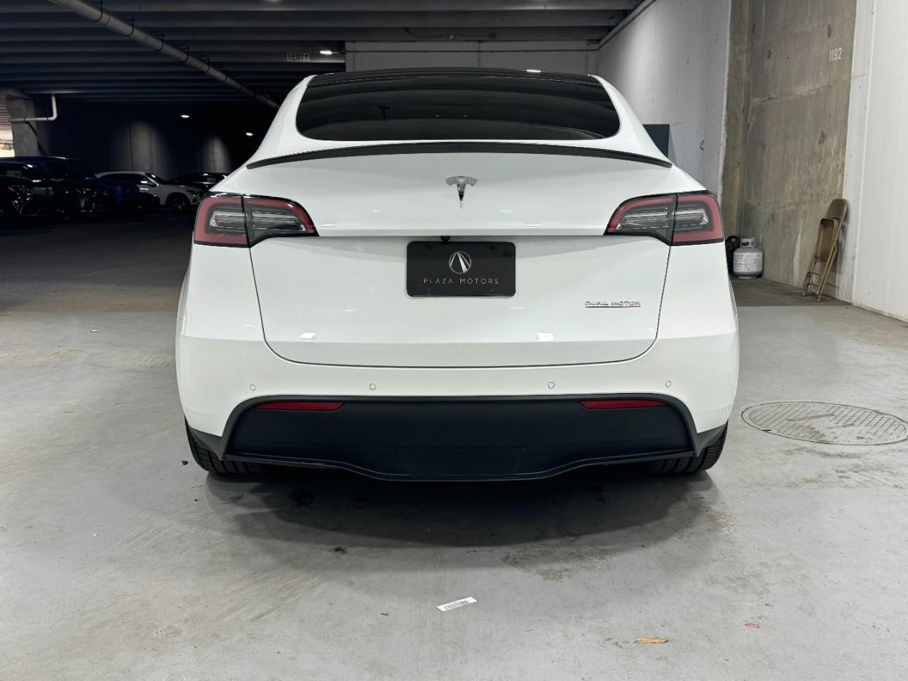 Tesla Model Y Vehicle Full-screen Gallery Image 9