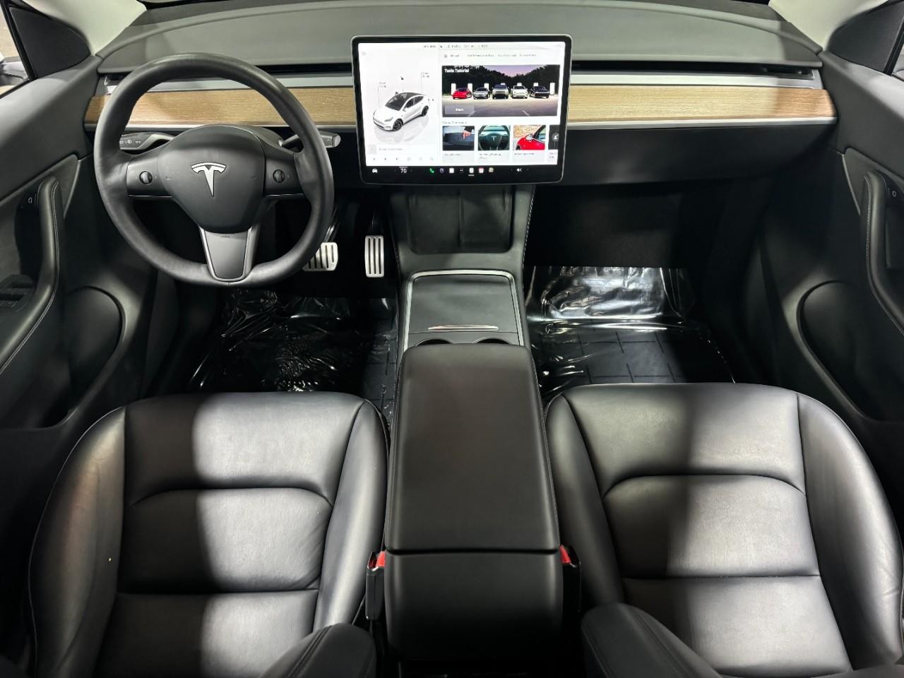 Tesla Model Y Vehicle Full-screen Gallery Image 12