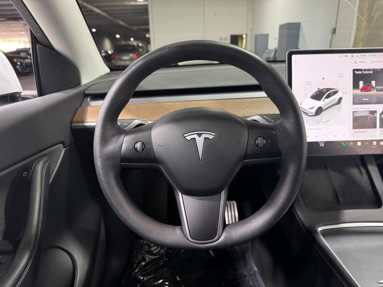 Tesla Model Y Vehicle Full-screen Gallery Image 13