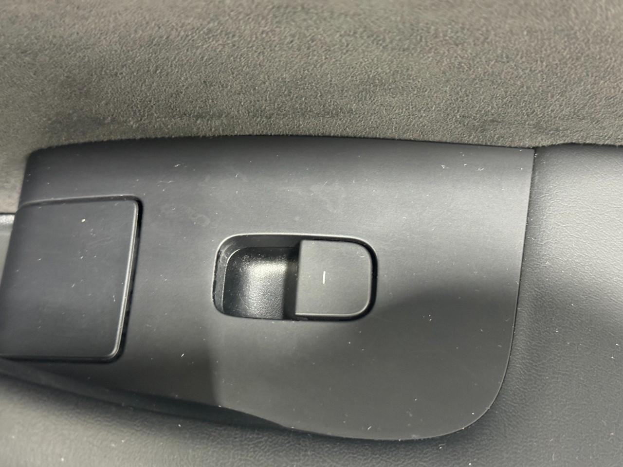 Tesla Model Y Vehicle Full-screen Gallery Image 20