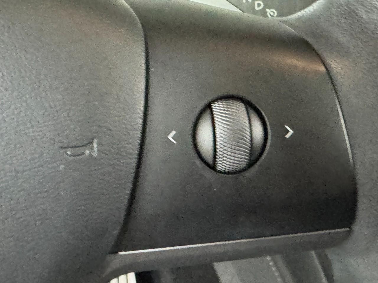 Tesla Model Y Vehicle Full-screen Gallery Image 27