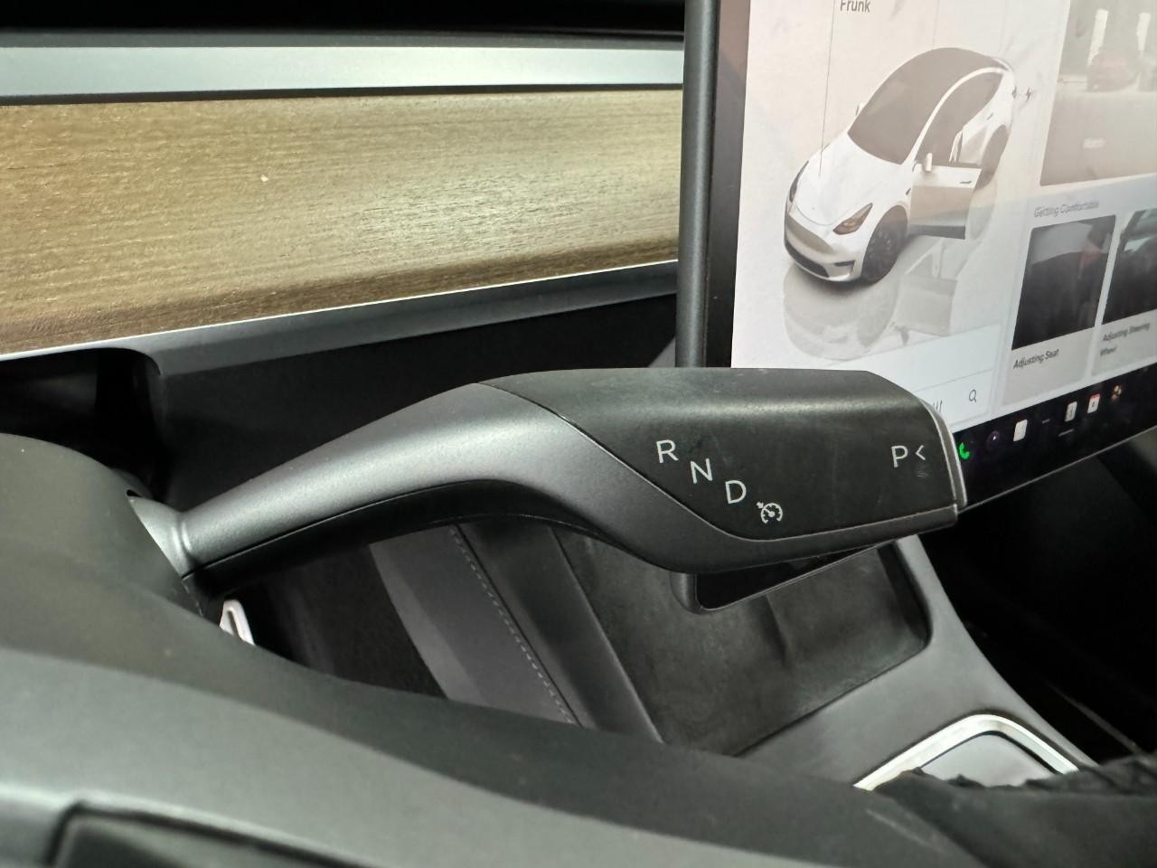 Tesla Model Y Vehicle Full-screen Gallery Image 29