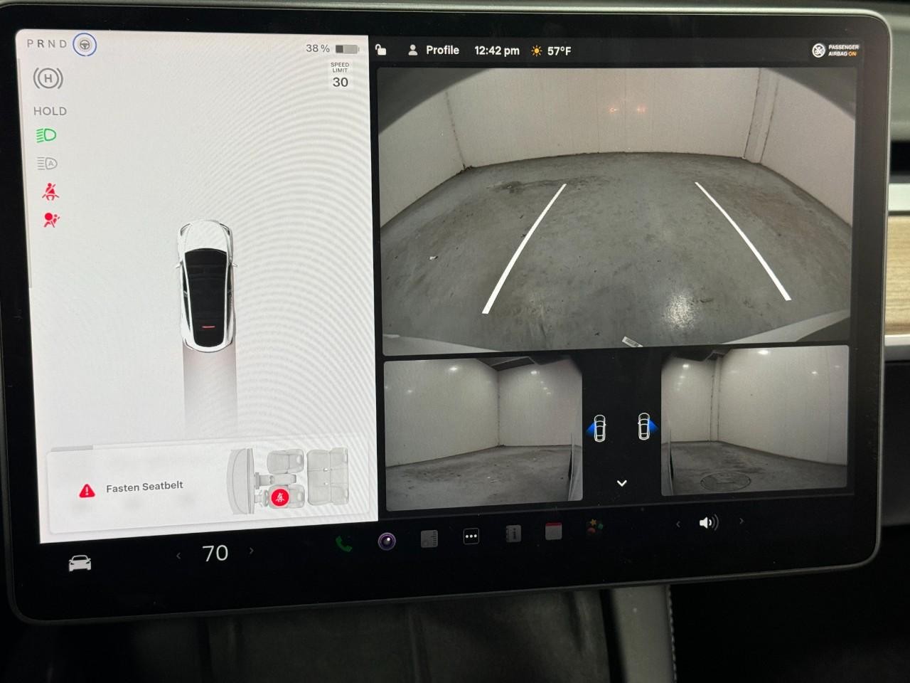 Tesla Model Y Vehicle Full-screen Gallery Image 30